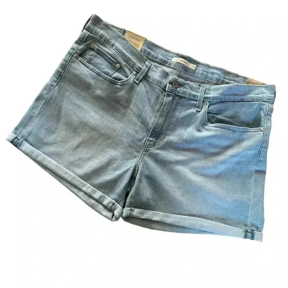 Levi’s Light Wash Mid Length Shorts NWT Size 16 or 33 - Picture 1 of 11